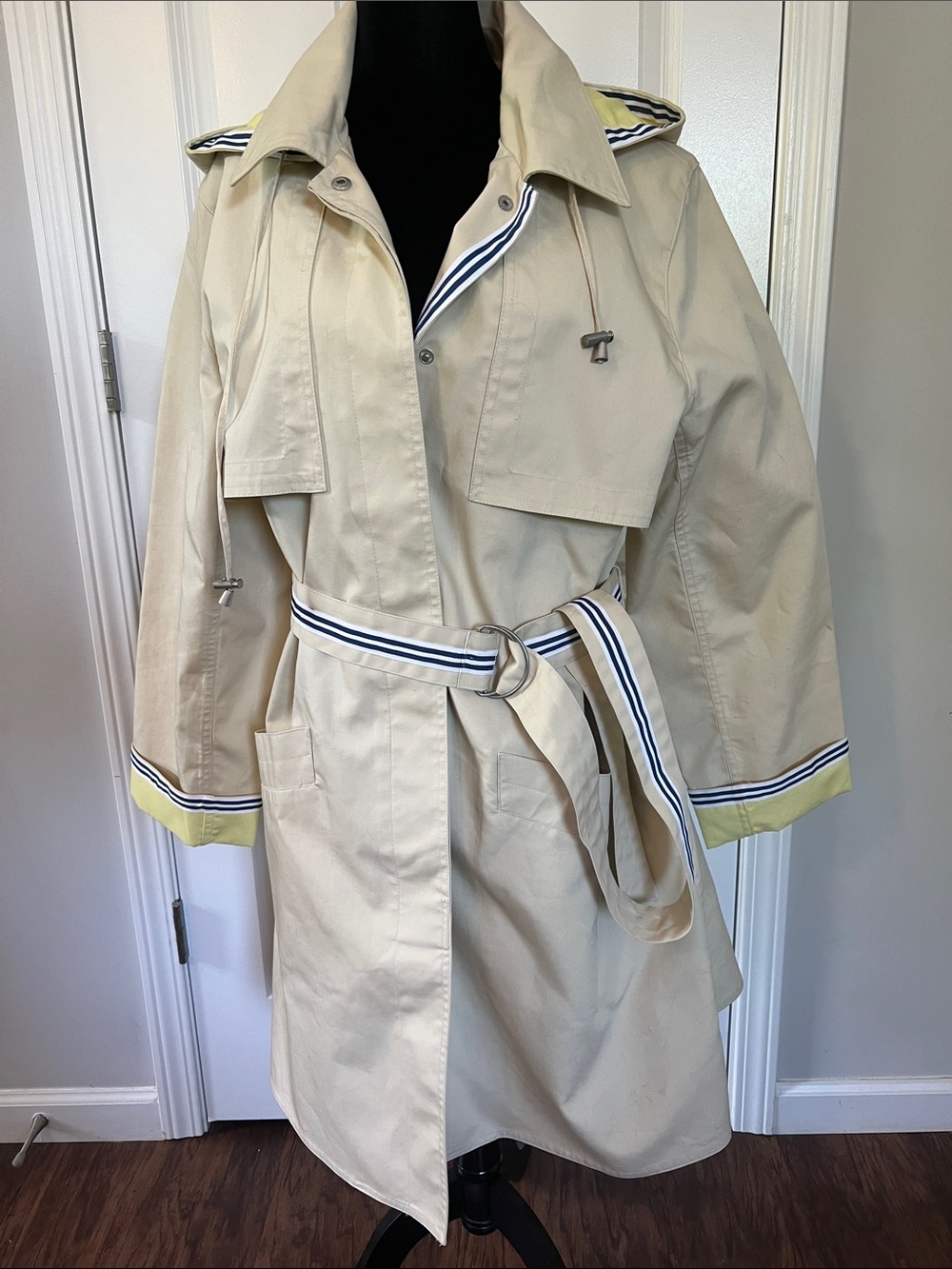 Dennis Basso Classic Natural Trench - stylish, water-repellent jacket is Size 1X